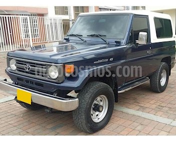 foto Toyota Land Cruiser 70 Cabinado Largo usado (1995) color Azul precio $38.000.000