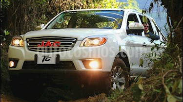 Toyota Pick-Up LX 4x4 usado (2018) color Blanco precio BoF800.000.000