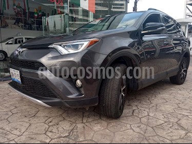 Foto venta Auto Seminuevo Toyota RAV4 SE 4WD (2016) color Gris precio $385,000