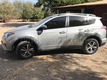 Foto venta Auto usado Toyota RAV4 XLE Plus 4WD (2016) color Gris Plata precio $379,000