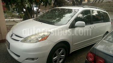 Foto venta Auto Seminuevo Toyota Sienna XLE 3.5L (2006) color Blanco precio $140,000