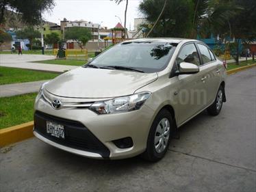 foto Toyota Yaris Hatchback XLi 1.3L usado (2014) color Azul precio u$s5,000