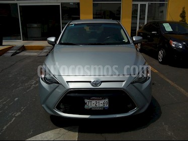 Foto venta Auto Seminuevo Toyota Yaris R LE Aut (2017) color Plata precio $240,000