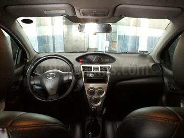 foto Toyota Yaris Sedán XLi 1.3L usado (2012) color Gris Metálico precio u$s9,500