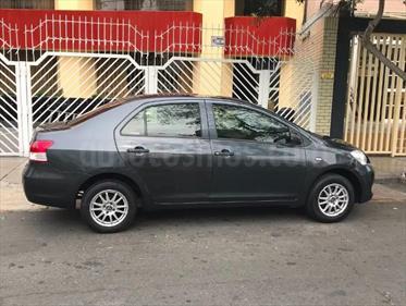 foto Toyota Yaris Sedán XLi 1.3L usado (2012) color Gris Oscuro precio u$s9,200