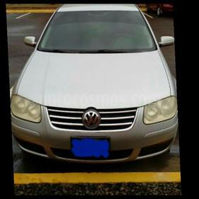 Foto venta carro usado Volkswagen Bora Comfortline 2.0L Tiptronic (2010) color Aluminio precio u$s5.000