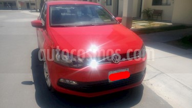 Foto venta Auto Seminuevo Volkswagen Polo Hatchback 1.6L (2015) color Rojo precio $125,000