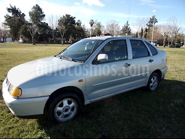 Foto venta Auto Usado Volkswagen Polo Classic 1.6 Mi (1998) color Plata precio $76.000