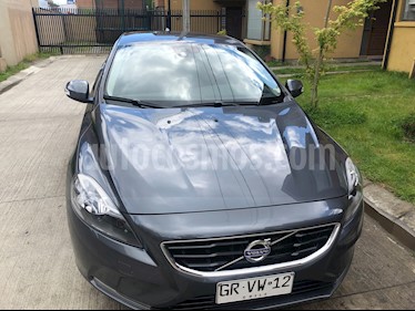 foto Volvo V40 2.0L D2 Comfort usado (2014) color Gris precio $10.200.000