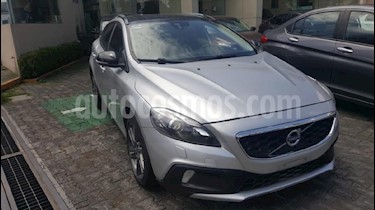 Foto venta Auto Seminuevo Volvo V40 Momentum Aut T4 (2016) color Plata precio $290,000