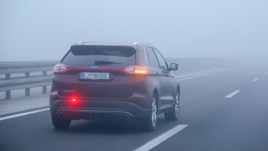 Cómo usar correctamente las luces antiniebla