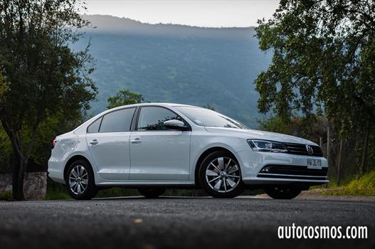 Test Drive Volkswagen Bora 2017 De Estas Probamos La Versión Intermedia Advance Plus 12 490 000 Equipada Con Caja Manual 6 Velocidades Y Un Propulsor 1 4 Turbo